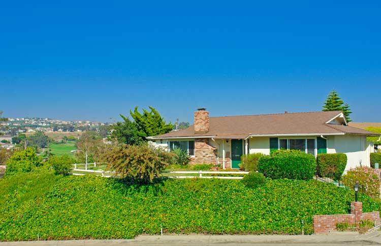 Bay Cliff Village homes in San Clemente, California