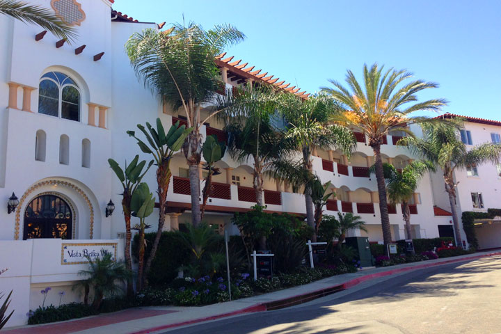 Image of the Vista Pacifica Villas condo building in San Clemente, California