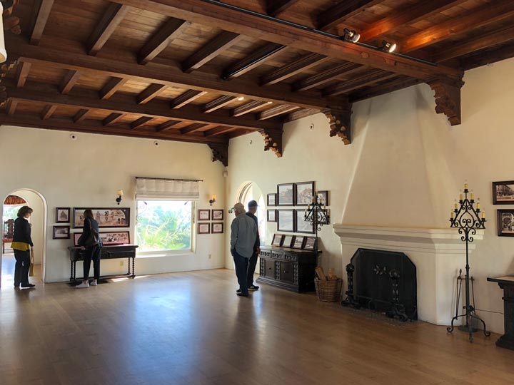 Casa Romantica San Clemente Living Room